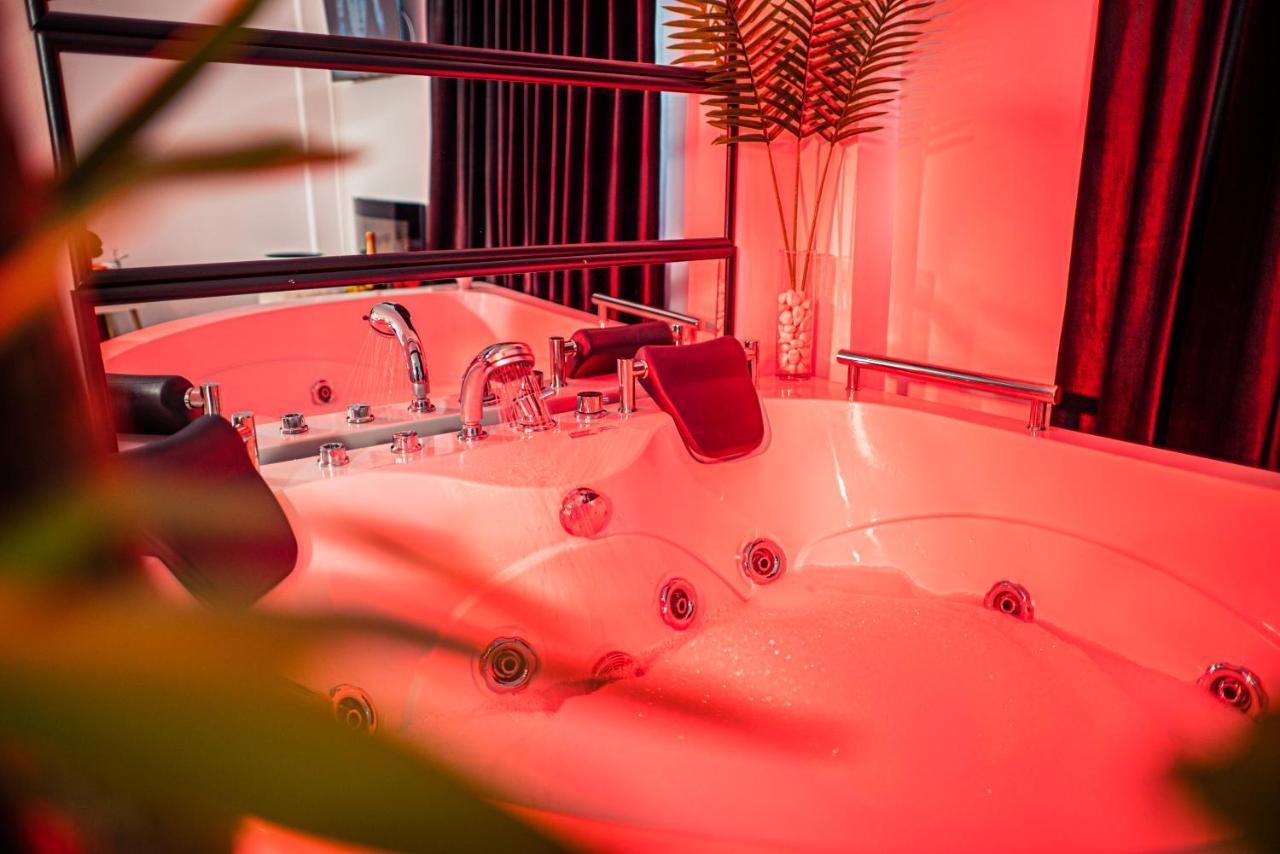 Apartment De Lux Craiova Jacuzzi Pat Rotund Semineu Zona Ford Zewnętrze zdjęcie